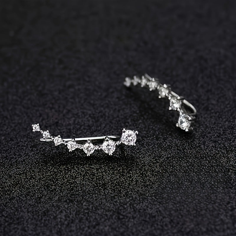 Earrings, With Ingenuity Revealed In The Flowing Luster, Light Up The Earlobes And Add The Finishing Touch To The Overall Look.