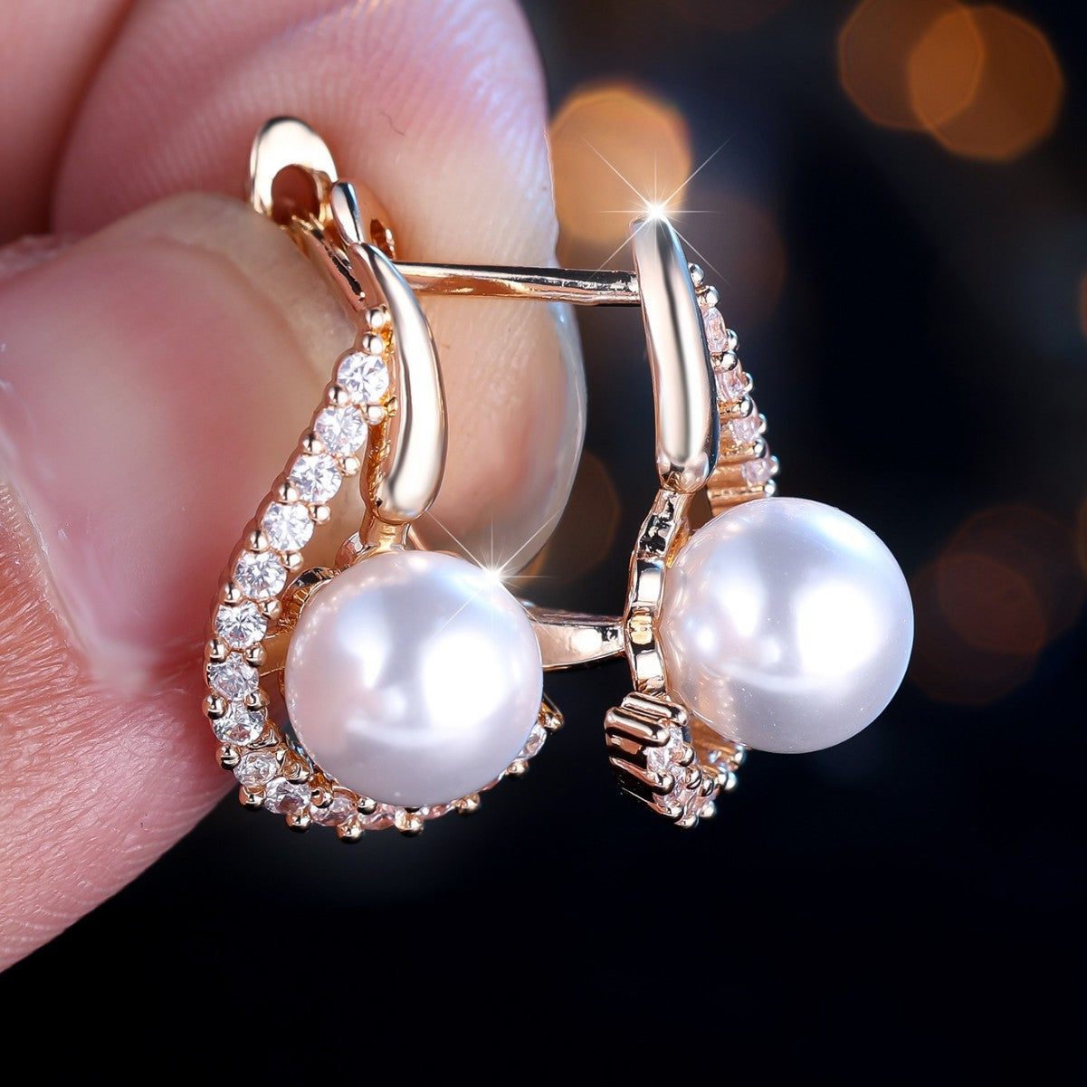 Champagne Gold Pearl-Inlaid Round White Diamond Earrings For Women