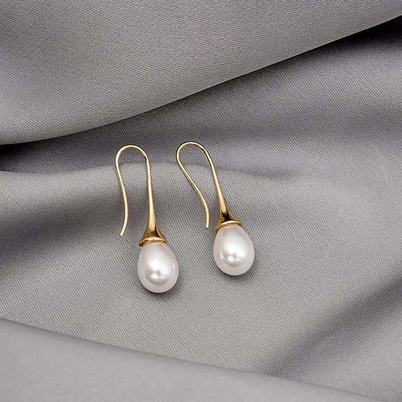 Women's Retro Stylish Water Drop Pearl Earrings