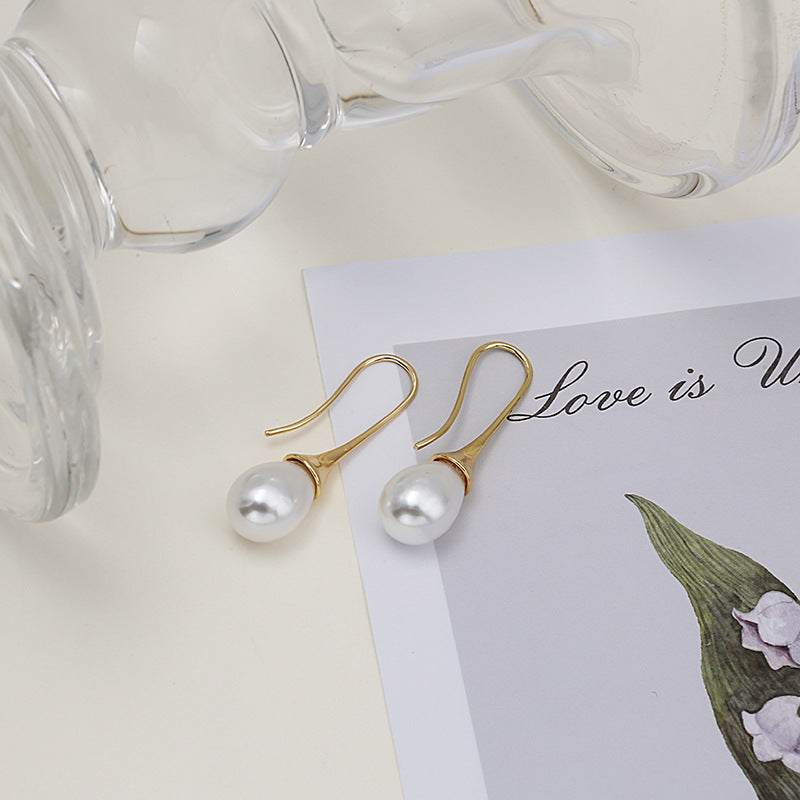 Women's Retro Stylish Water Drop Pearl Earrings